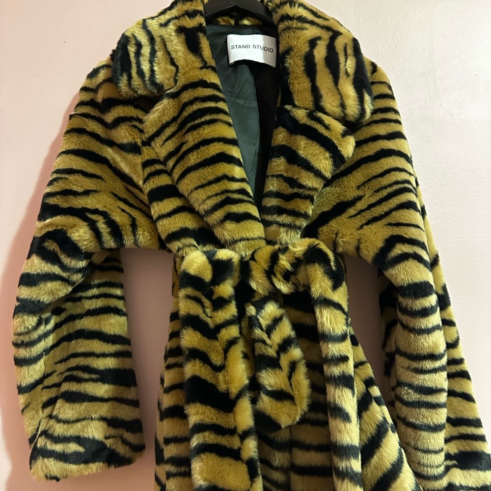 Stand studio Tiffany Jacket. Leopard print faux fur jacket